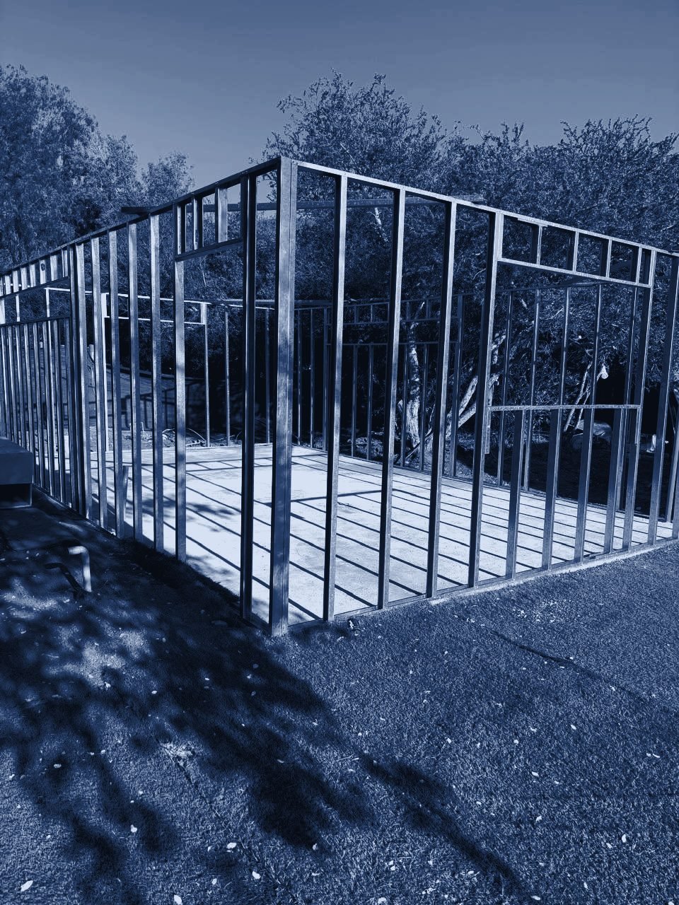 Estructura metálica galvanizada de un módulo en obra